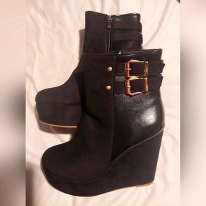 Brand New Black Faux Leather and Suade Buckled Ankle Wedge Boot Size 8-9